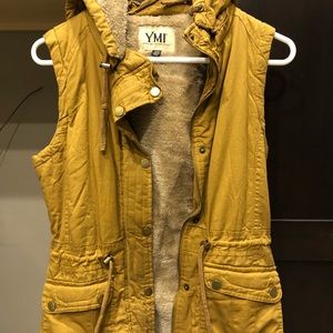 Vest, women’s like new. Mustard color.